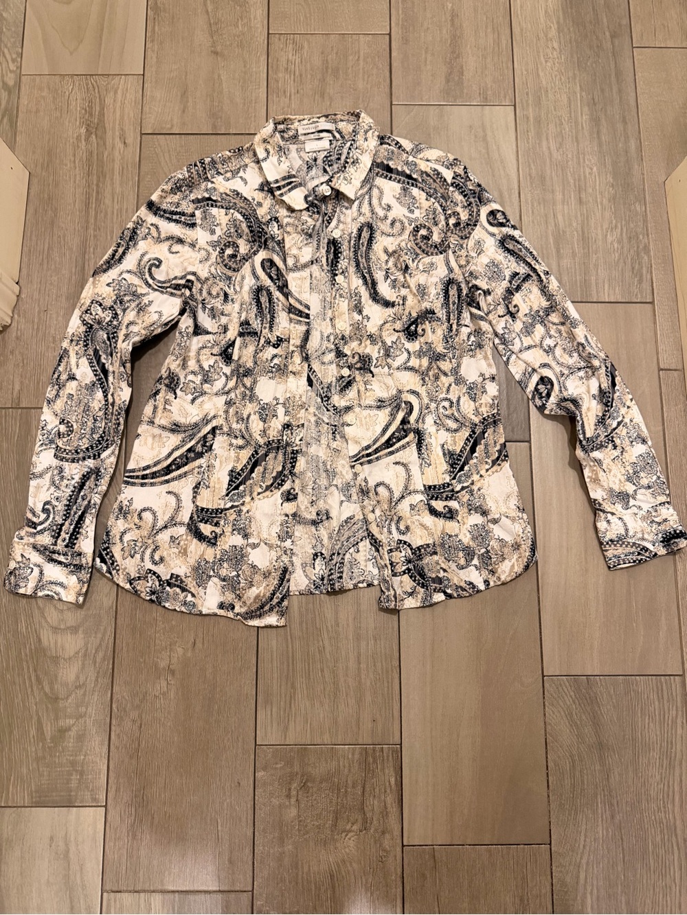 VanHuesen Women's Button Down